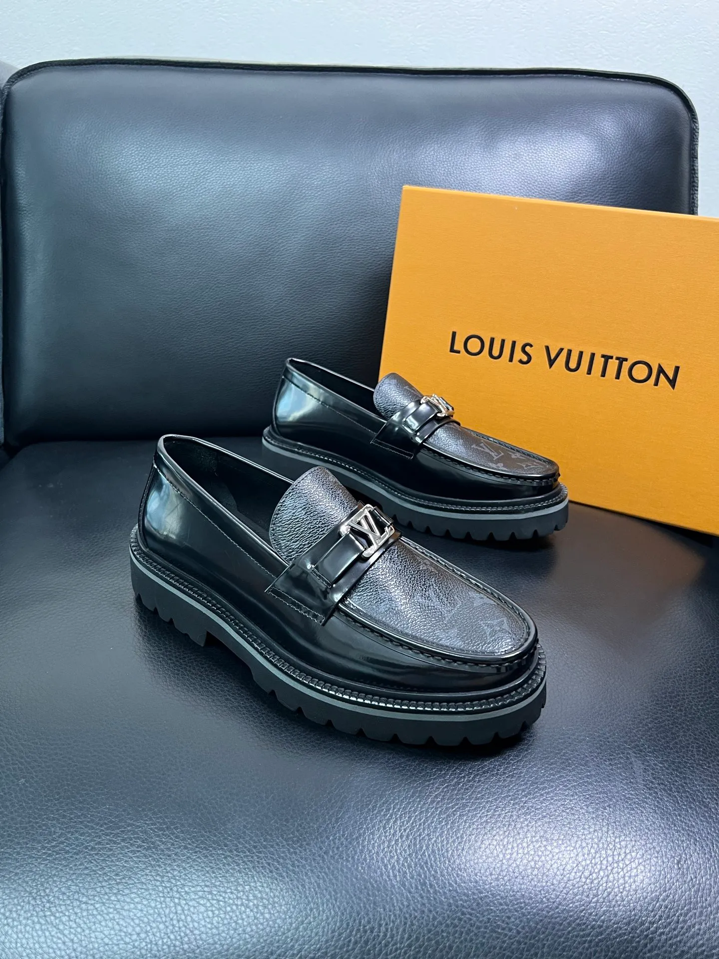 Men's shoes 💰780 Lv top purchasing Louis Vuitton leather shoes counter synchronization, uppers imported from Italy, imported water-dyed cowhide lining, soles: original soles specially provided by the original factory, original factory follow-up goods, high quality, welcome to compare, code number 38-44 (customized 45) 85842